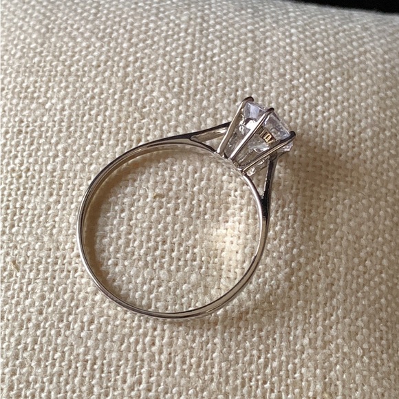 Engagement ring size 10 - Picture 1 of 3